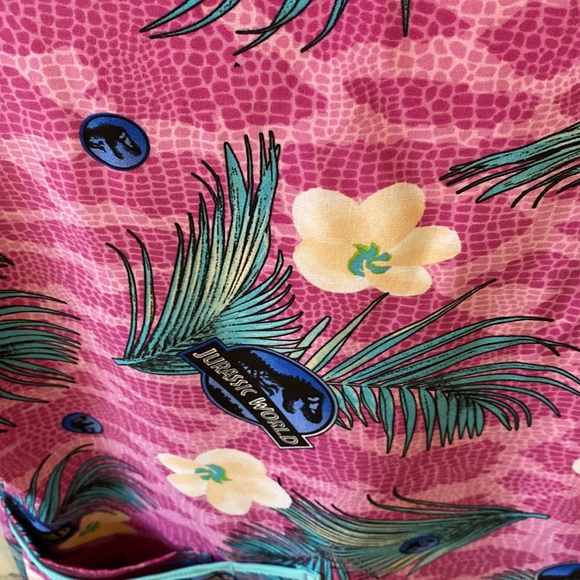 Nurse Scrub Top Jurassic World Size XL NEW - Picture 3 of 5